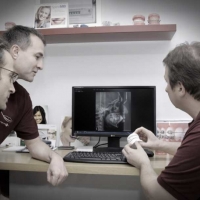 Konzultáció-orvosi team a dr. Kocsis András Fogszabályzó Centrumban